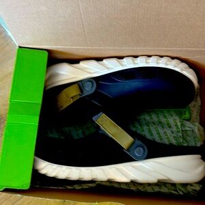 Brand new Crocs. Super comfy clog in a size men’s 9. Navy blue